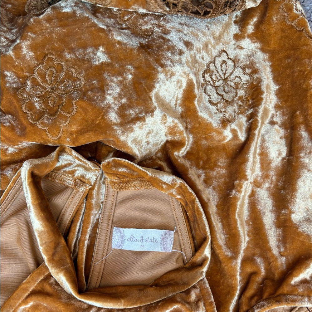 Altar’d State Velvet Goldenrod Halter Top Size Medium NWT - Picture 12 of 15